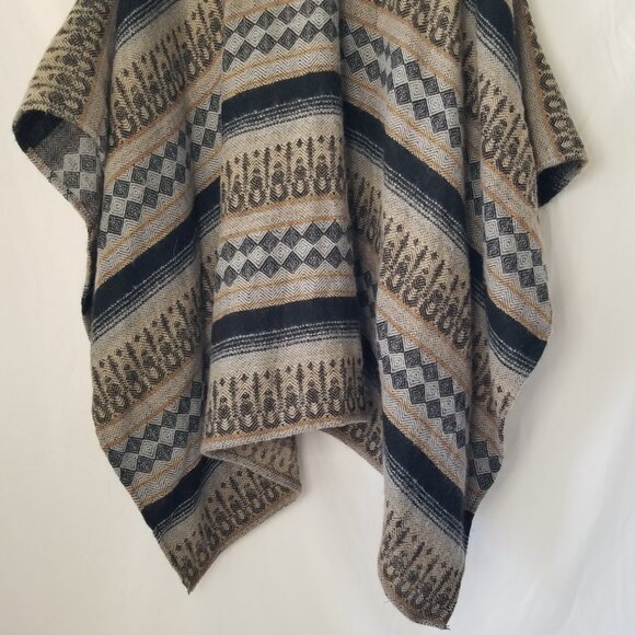 Collection Eighteen Women Poncho Faux Fur Neckline Stripes Aztec Shawl Brown Tan - Picture 9 of 16